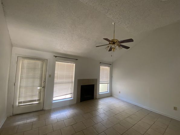 15682 Riverdale Ave E