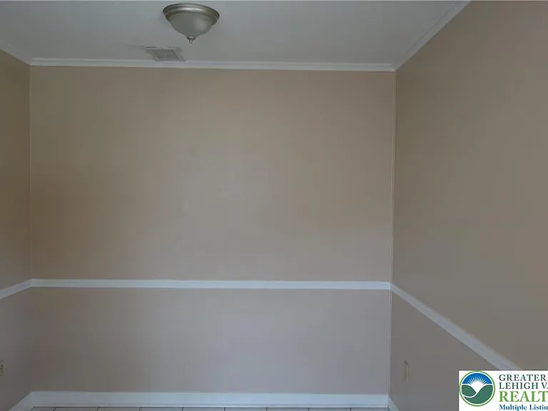 2754 Suzanne Way — Photo 8