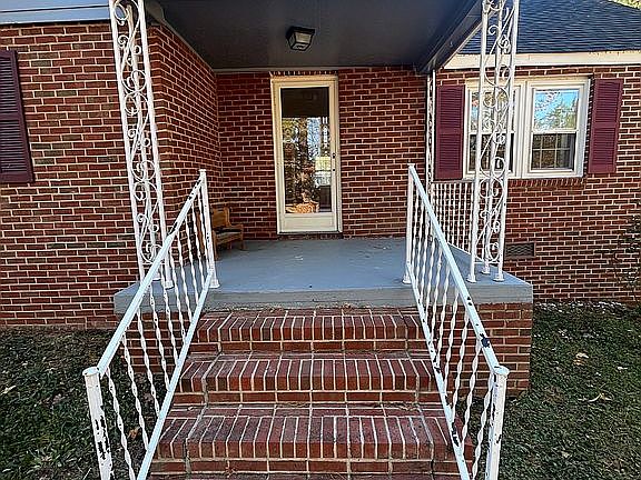 5th image of 221 Howard Rd