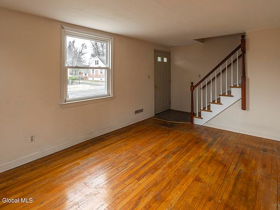 4th image of 16 Brent Street