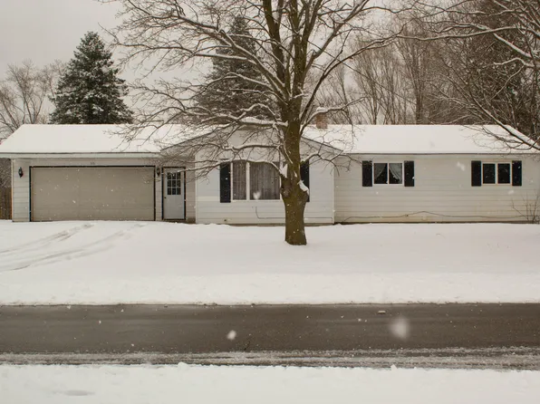 511 S Cherry St, Evart, MI 49631