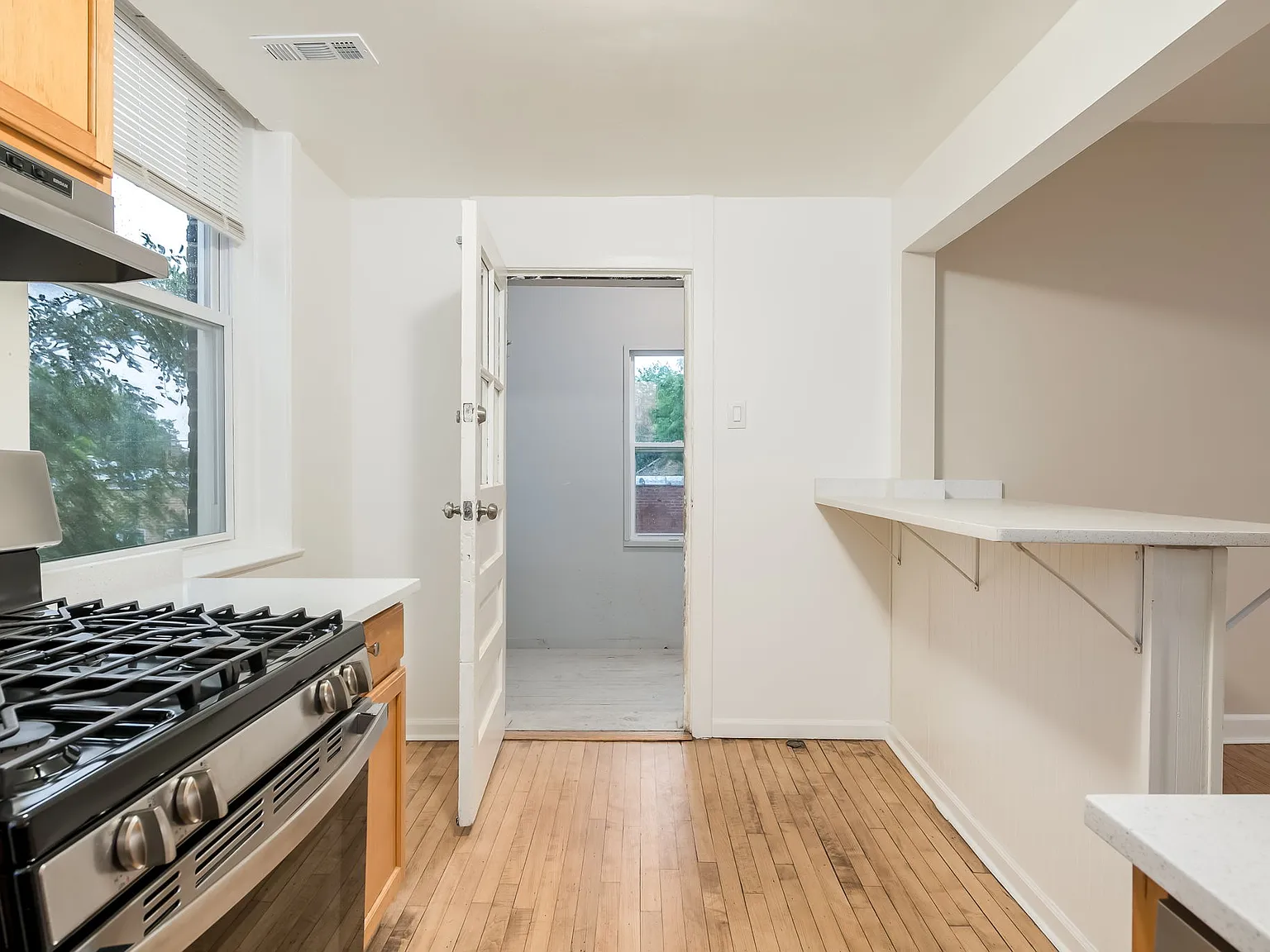 2 bed, 1100 sqft, $2,000 — Photo 3