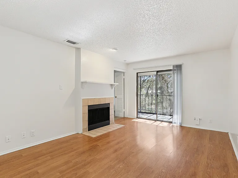 Winding Creek Apartments — Photo 40