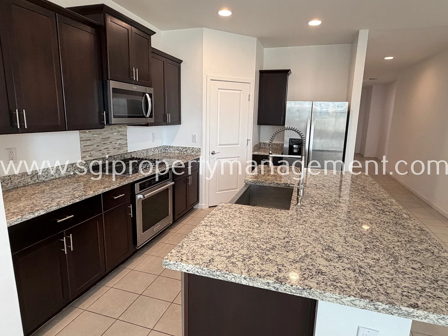 4 Bedroom Casa Grande Home — Photo 3