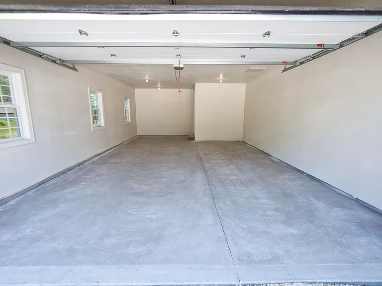 1255 Westwood Dr — Photo 23