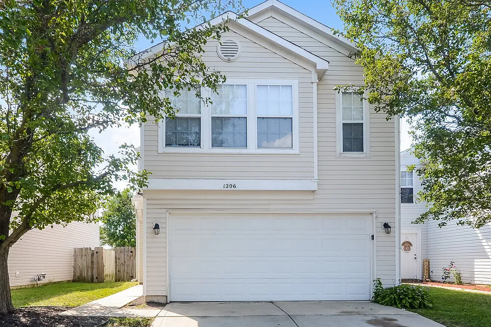 3 bed, 2.5 bath, 1740 sqft, $1,910 — Photo 1