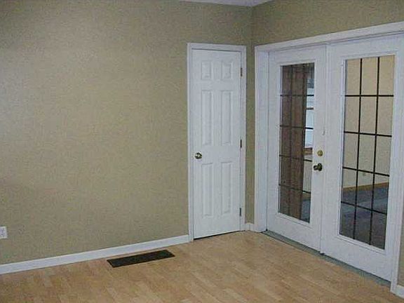 5th image of 216 Byall Ave