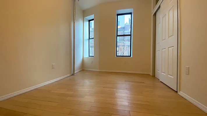 Rented by Manhattan Realty Group | media 18