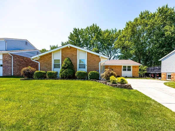 1855 Fallbrook Ln, Cincinnati, OH 45240