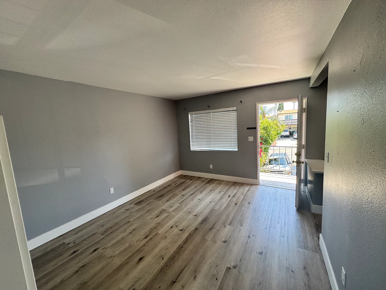 792 W Sepulveda St — Photo 3
