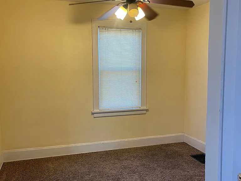 1815 Garden Ln — Photo 19