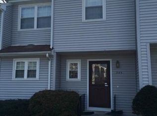 345 Red Oak Ln, Bridgeport, CT 06606