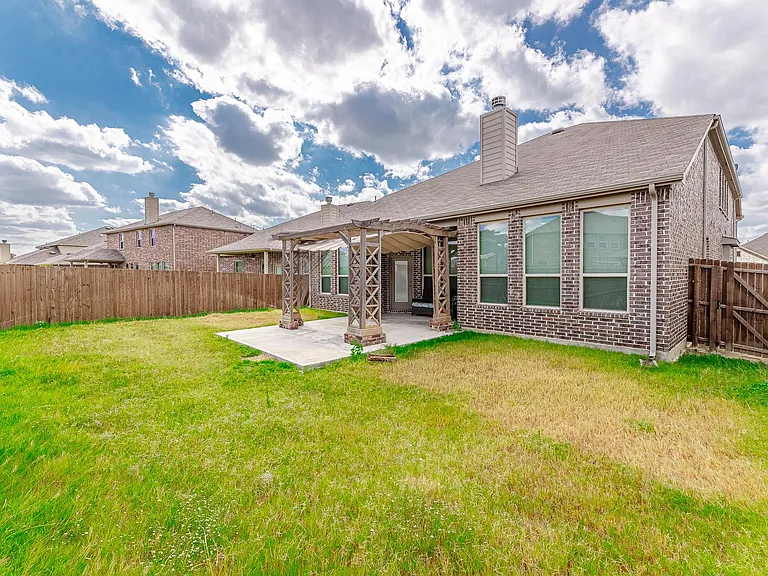 4713 Lake Cove Way — Photo 3