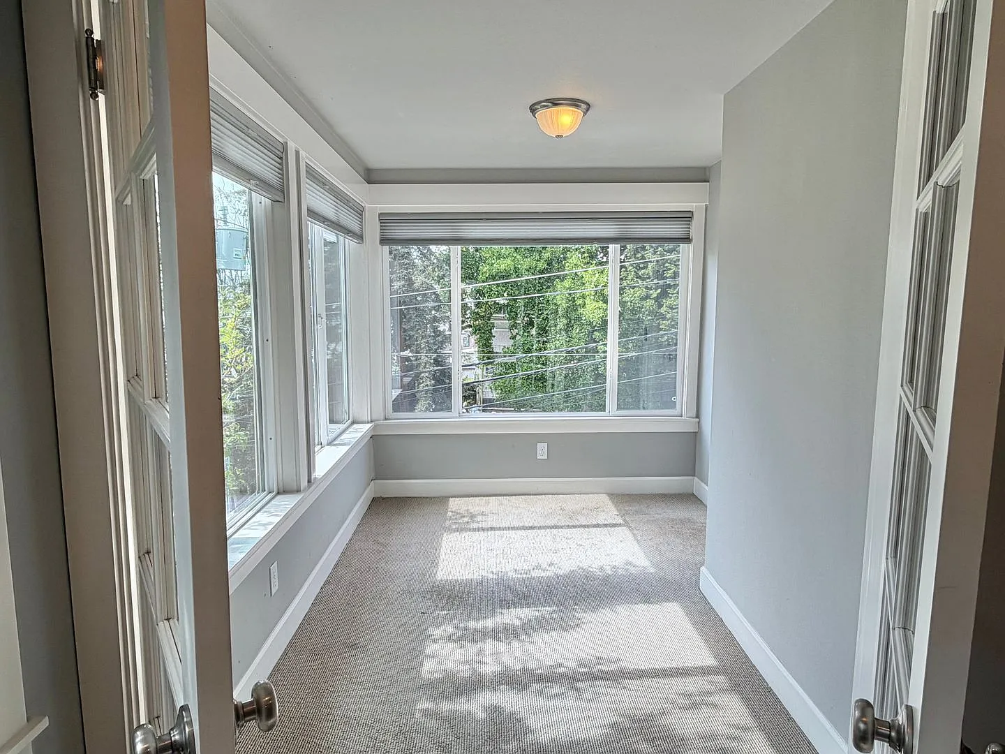 Beautiful 4 bed home in desirable Eastlake! Available Now! — Photo 4