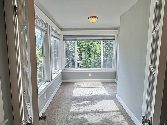 5th image of 1910 Franklin Ave E