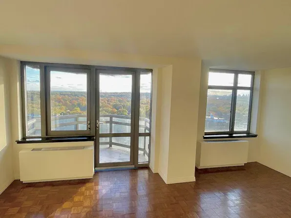 112-01 Queens Boulevard image 3 of 34