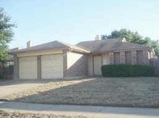 220 Valley Spring Dr, Arlington, TX 76018