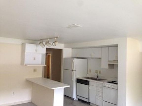 2nd image of 926 Ludlow Ave APT 9