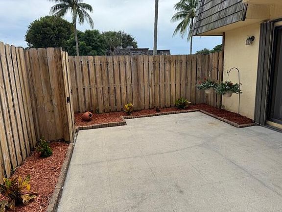 5th image of 15 Lake Arbor Drive
