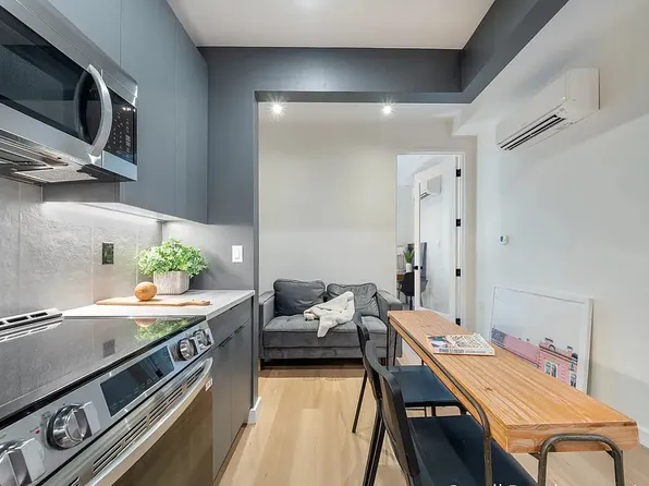 931 Carroll Street image 5 of 13