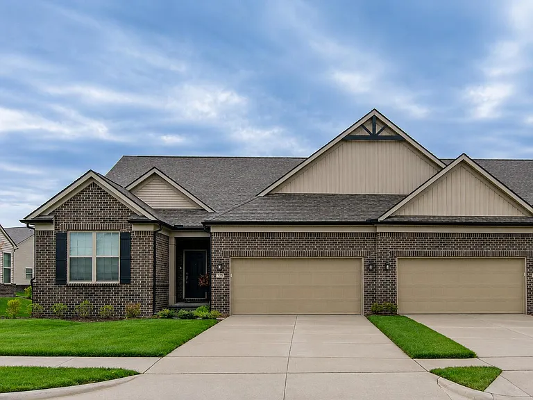 723 W Spaniel Dr — Photo 3