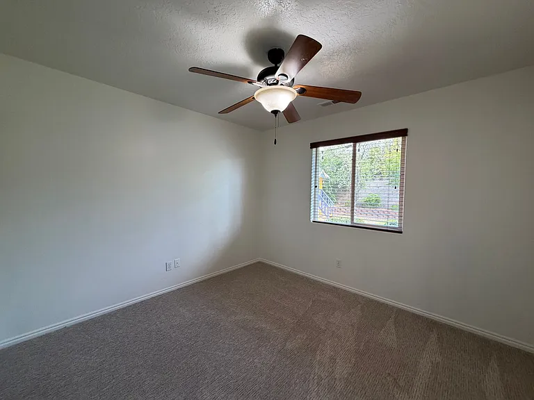 2325 E 350 N — Photo 19