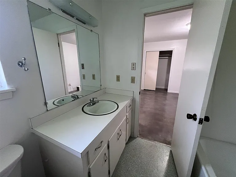 626 N Resident St — Photo 23