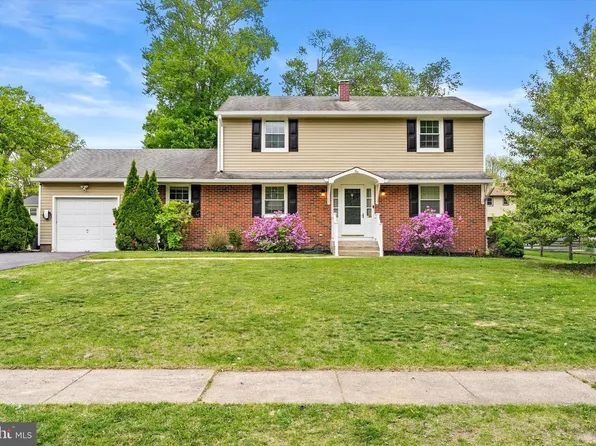 10 Great Woods Dr, Ewing, NJ 08618
