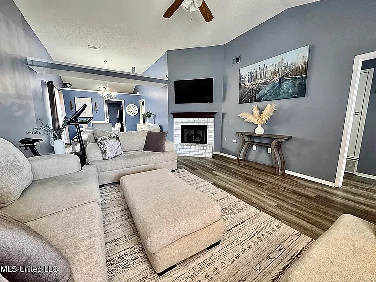 3 bed, 1445 sqft, $2,200 — Photo 4