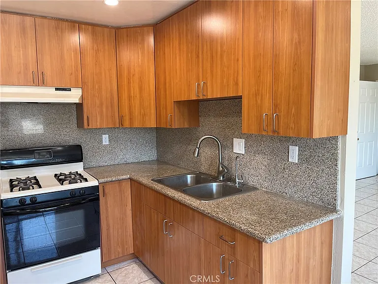 434 E Tujunga Ave #J — Photo 8