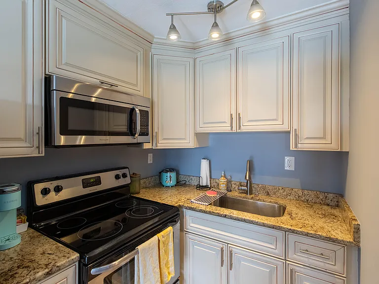 210 Malverne Rd — Photo 18