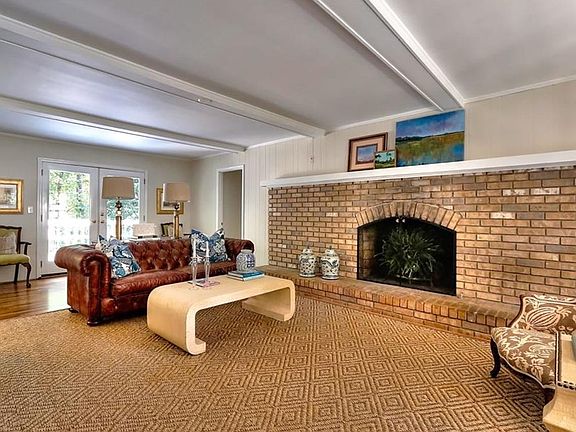 4th image of 100 Fox Hills Cir SE