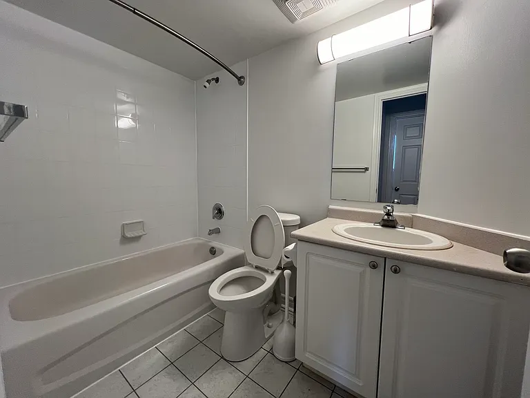 1401 Dupont St — Photo 7