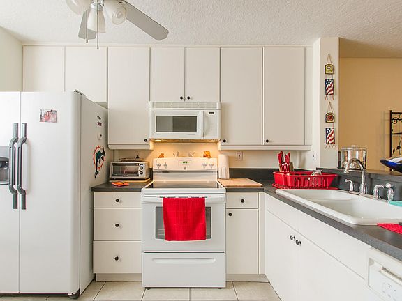 4th image of 3645 NW 6th St