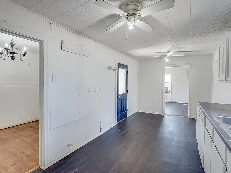 901 N Howeth St — Photo 9