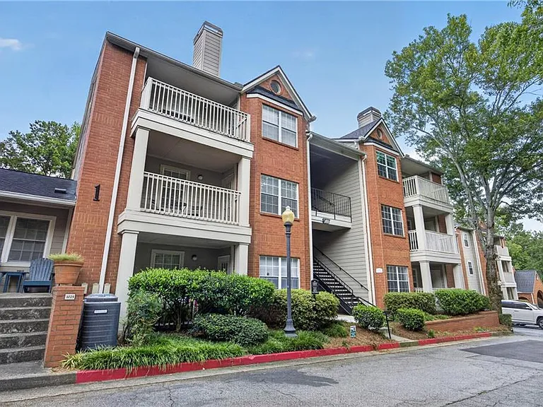 1021 Chastain Park Ct NE — Photo 14