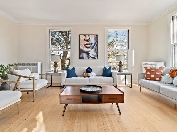 172 Buckminster Rd, Brookline, MA 02445