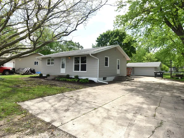 220 S Ave, Nevada, IA 50201