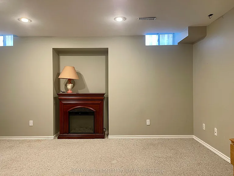 824 College Manor Dr #LOWER — Photo 9