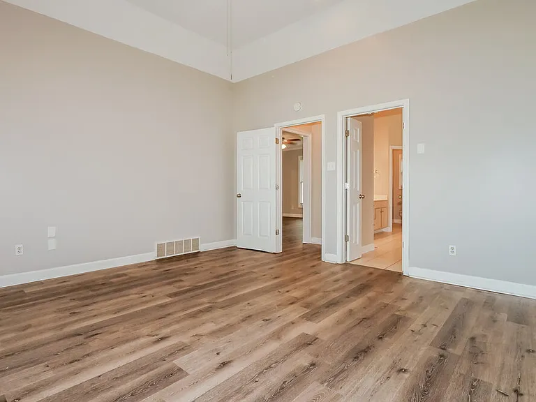 8895 Linell Cv — Photo 9