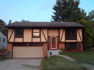 3398 Auburn Dr, Troy, MI 48083