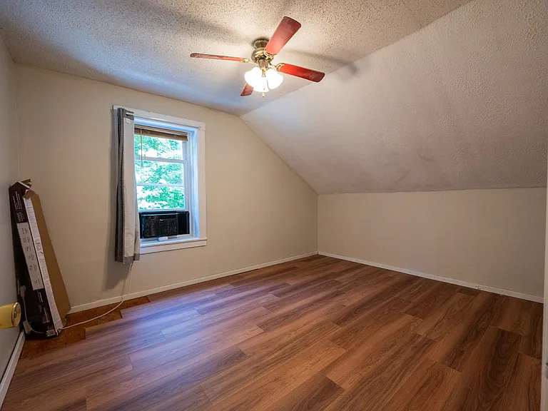 977 Riverside Dr #B — Photo 15