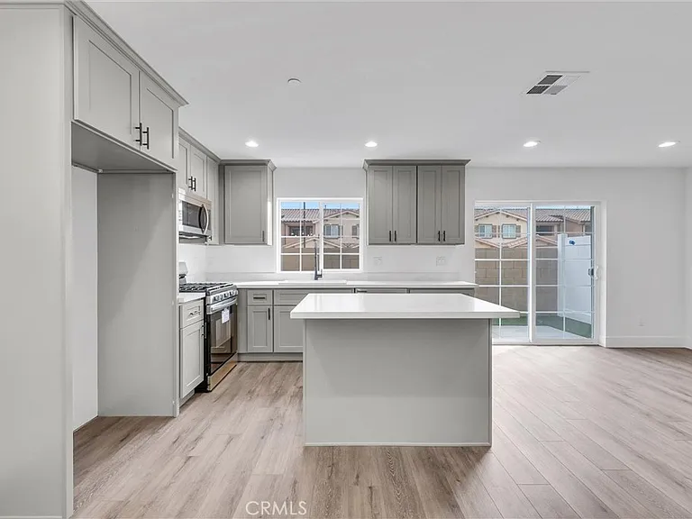 16385 Valencia Ave #3 — Photo 8
