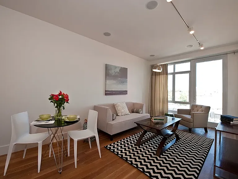 301 Sullivan Pl #4B — Photo 4