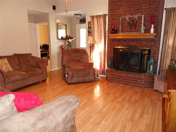 4th image of 3925 Duke Ln