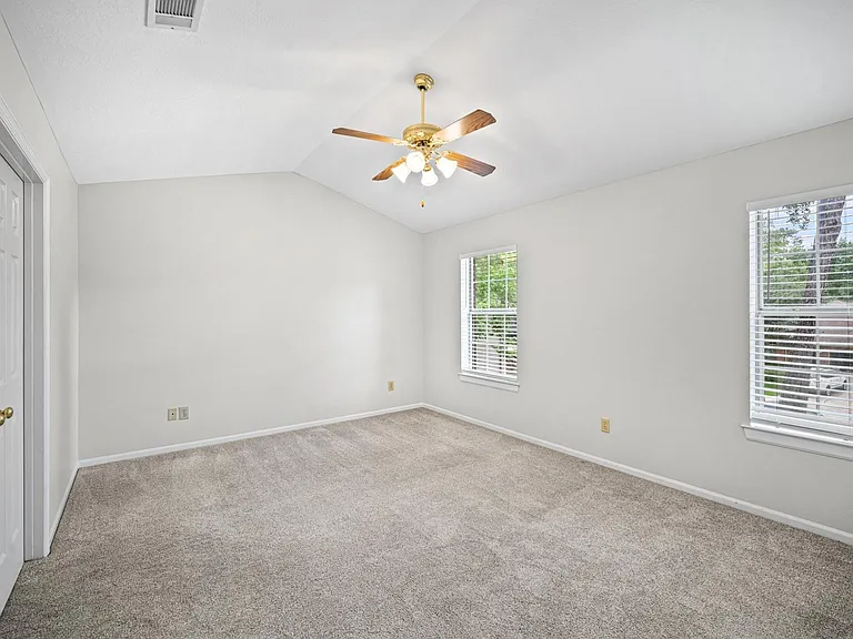 7 Grey Birch Pl — Photo 21