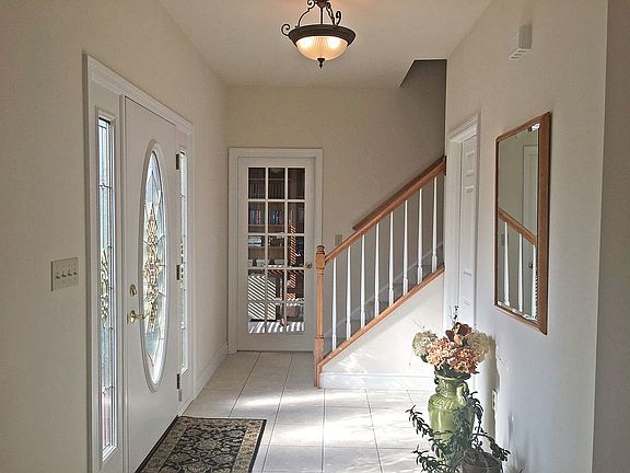 3rd image of 120 Oakview Dr