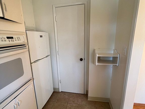 4th image of 836 El Camino Real APT 4