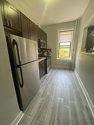5th image of 2075 E 16th St APT 2H