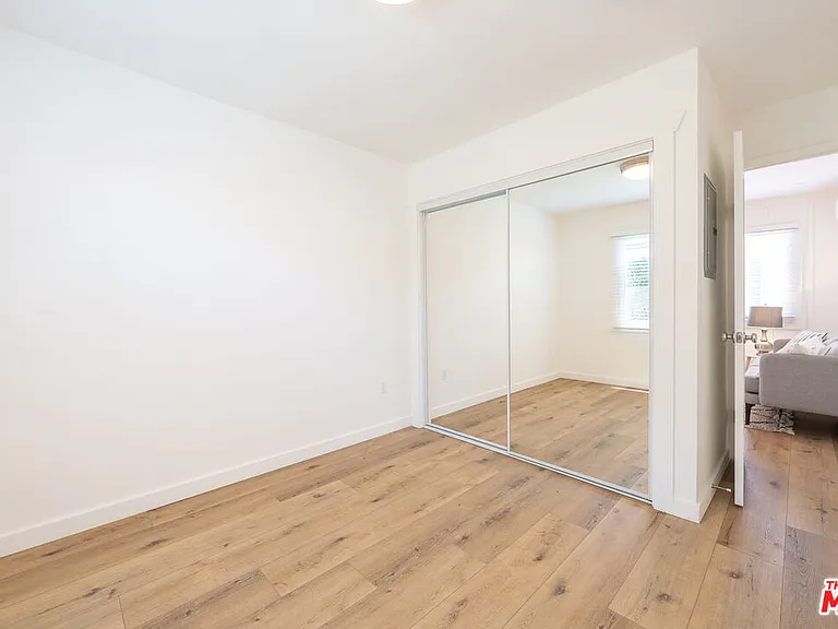 314 N Venice Blvd — Photo 16